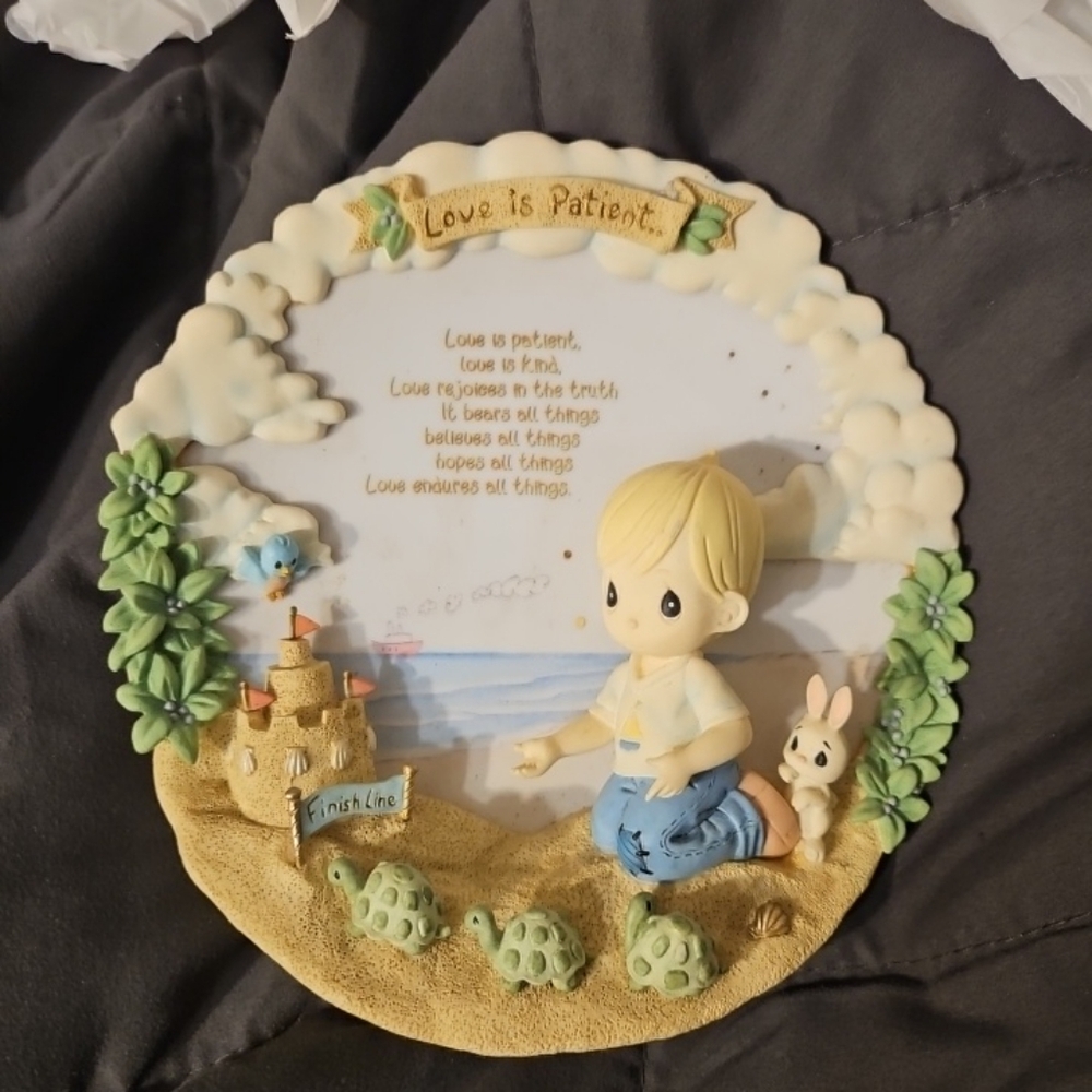 Precious moments 3-d collector plate ,love is patient